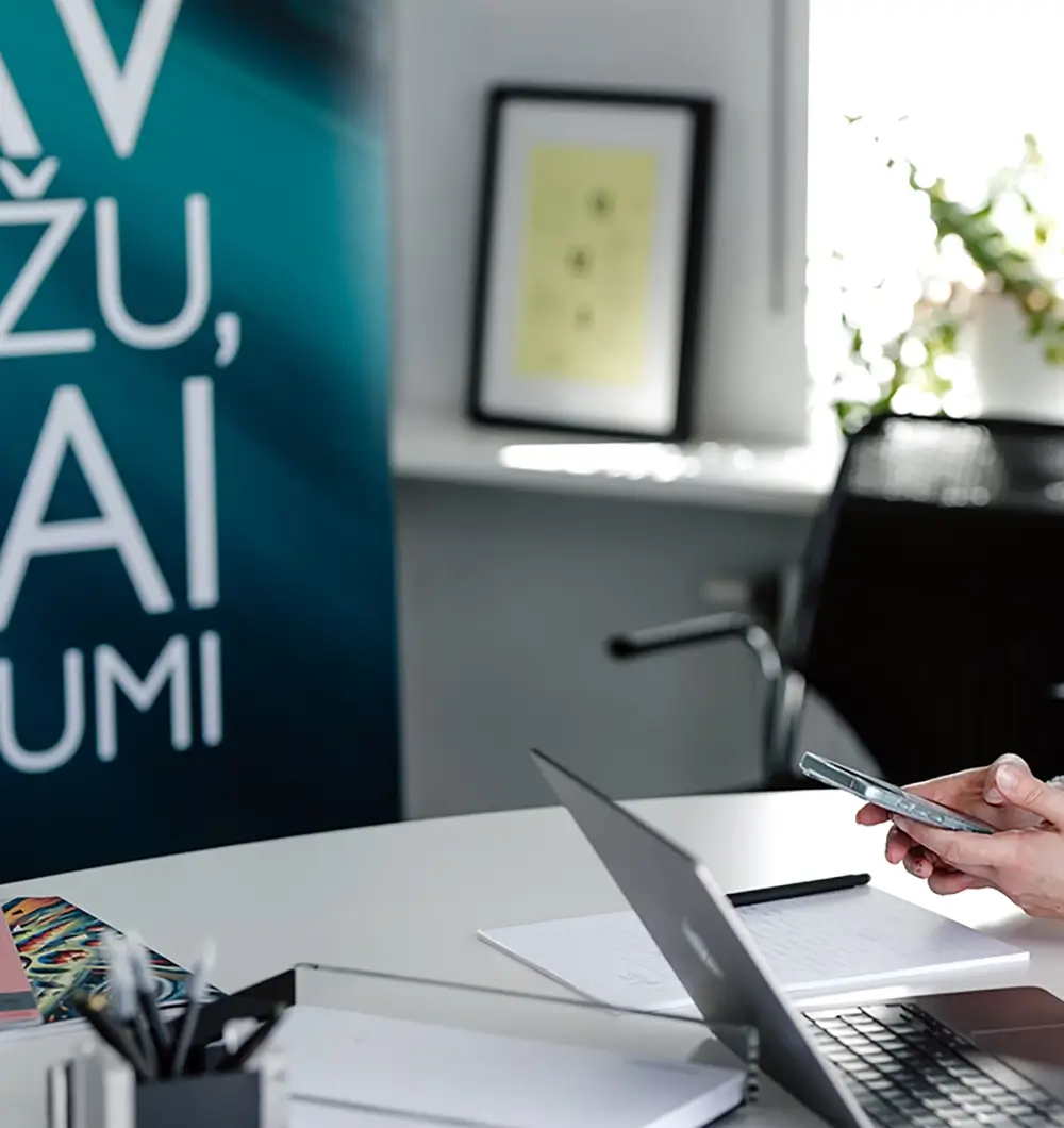 Kamelota ofisa telpa