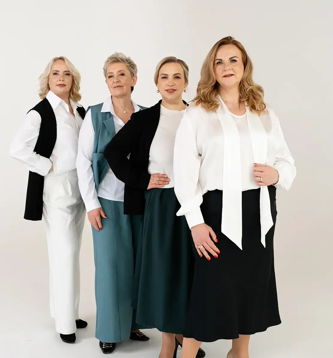 Grāmatvedības aģentūras Kamelota komanda četras dāmas